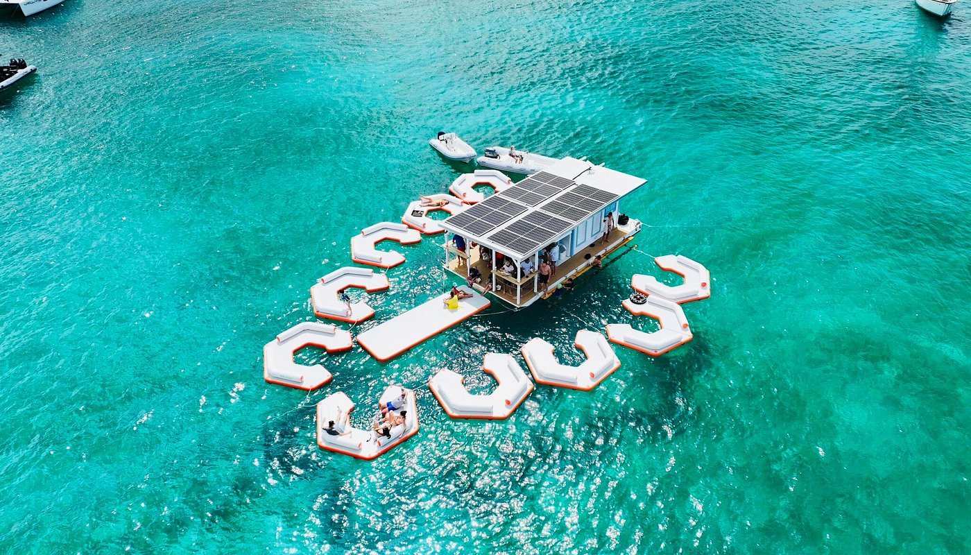 Découvrez Balaou SXM : Un Bar-Restaurant Flottant Unique à Saint-Martin